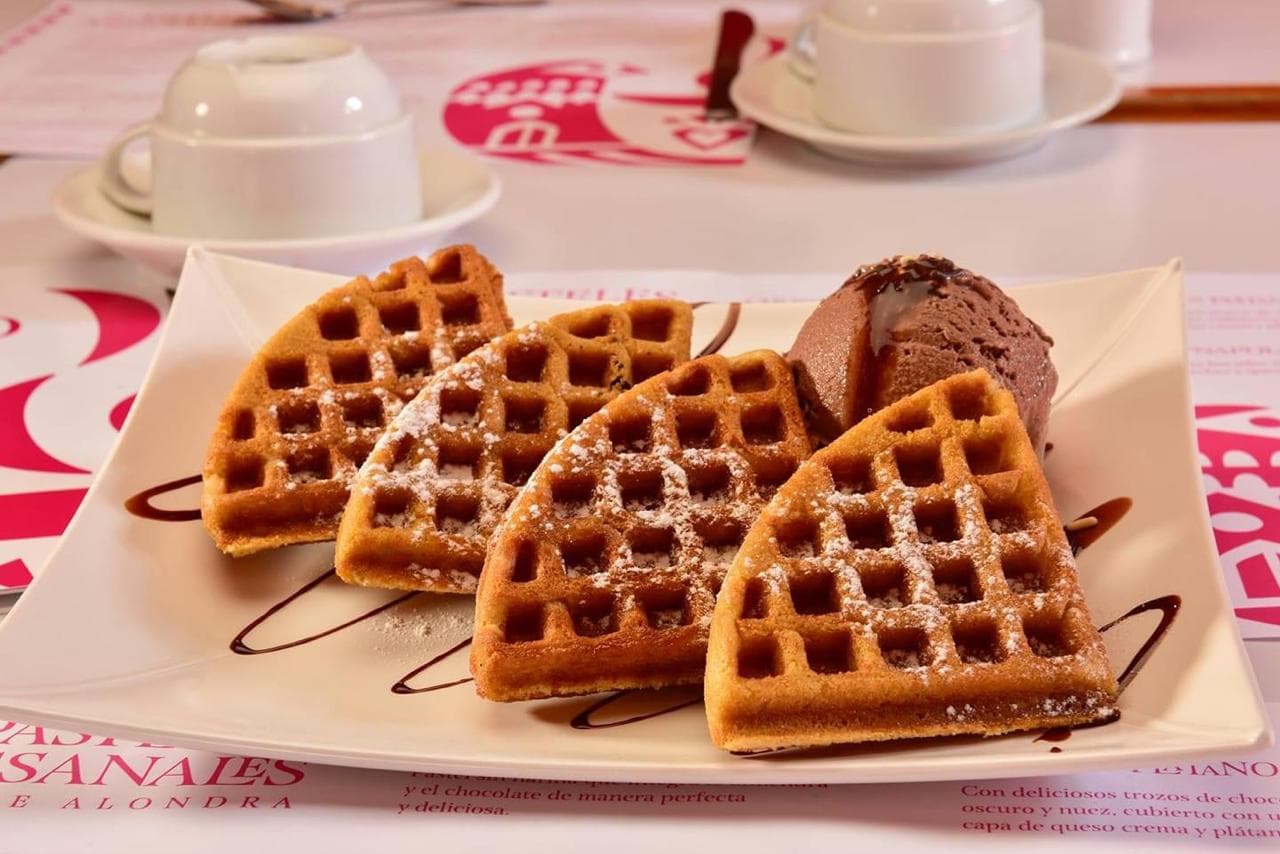 HOT CAKES, PAN FRANCÉS O WAFFLES
