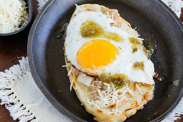 Huarache con Huevo Revuelto o Estrellado