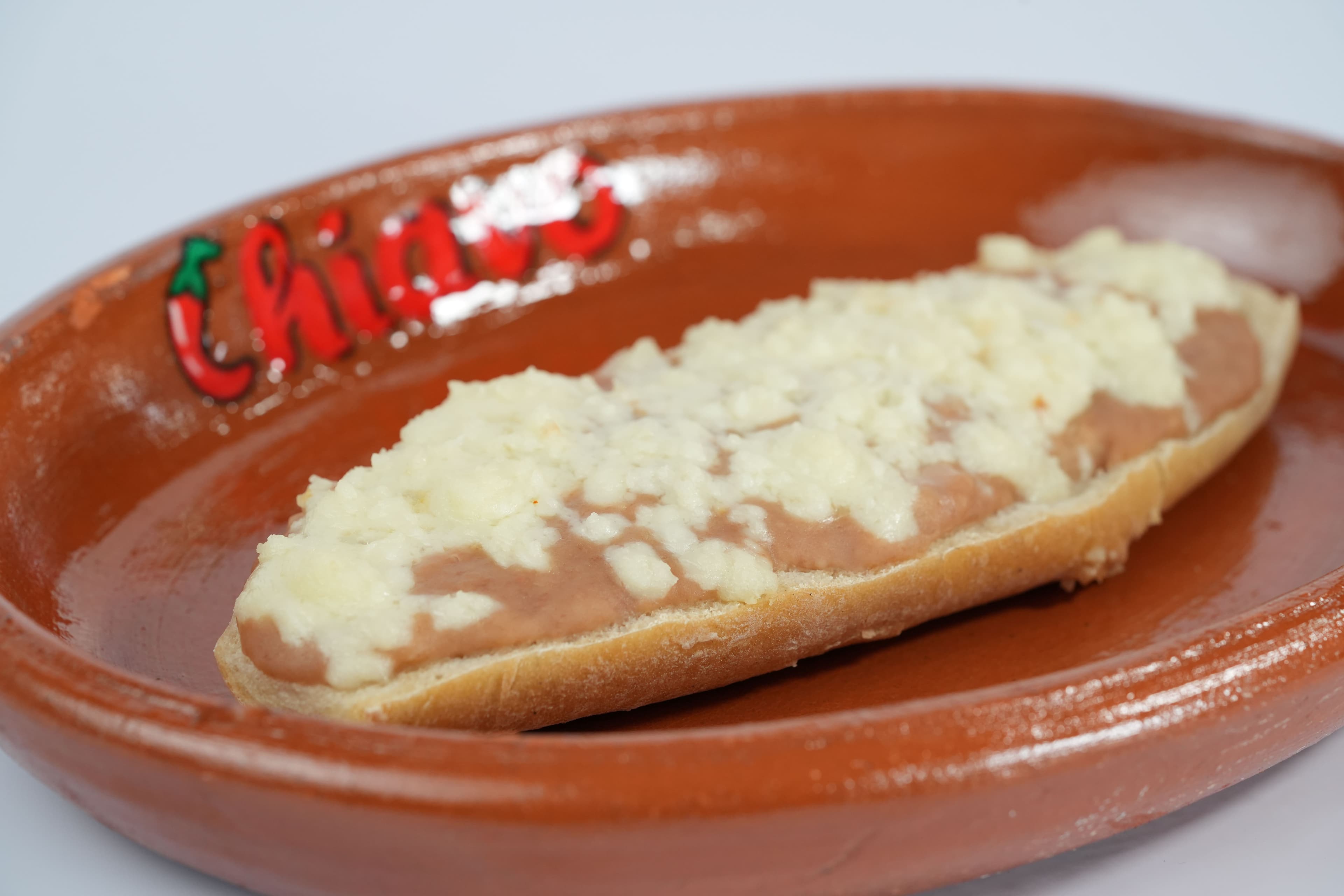 Mollete Frijol con Queso