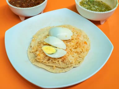 Taco de Huevo Hervido con Arroz