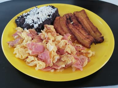 Qué Huevos con Jamón