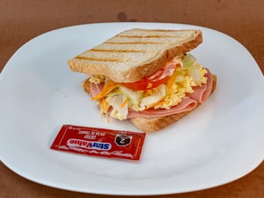 Sandwich de jamón y queso