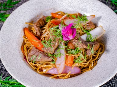 Tallarín Saltado con Carne
