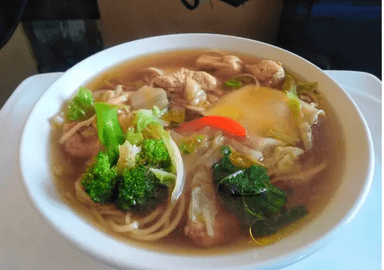 Sopa de Wantan con Pollo