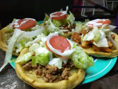 Sope con guiso