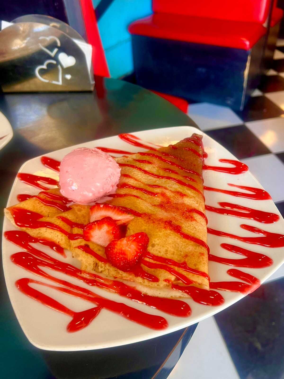 Crepa #2 Queso Crema, Fresas y Mermelada de Fresa