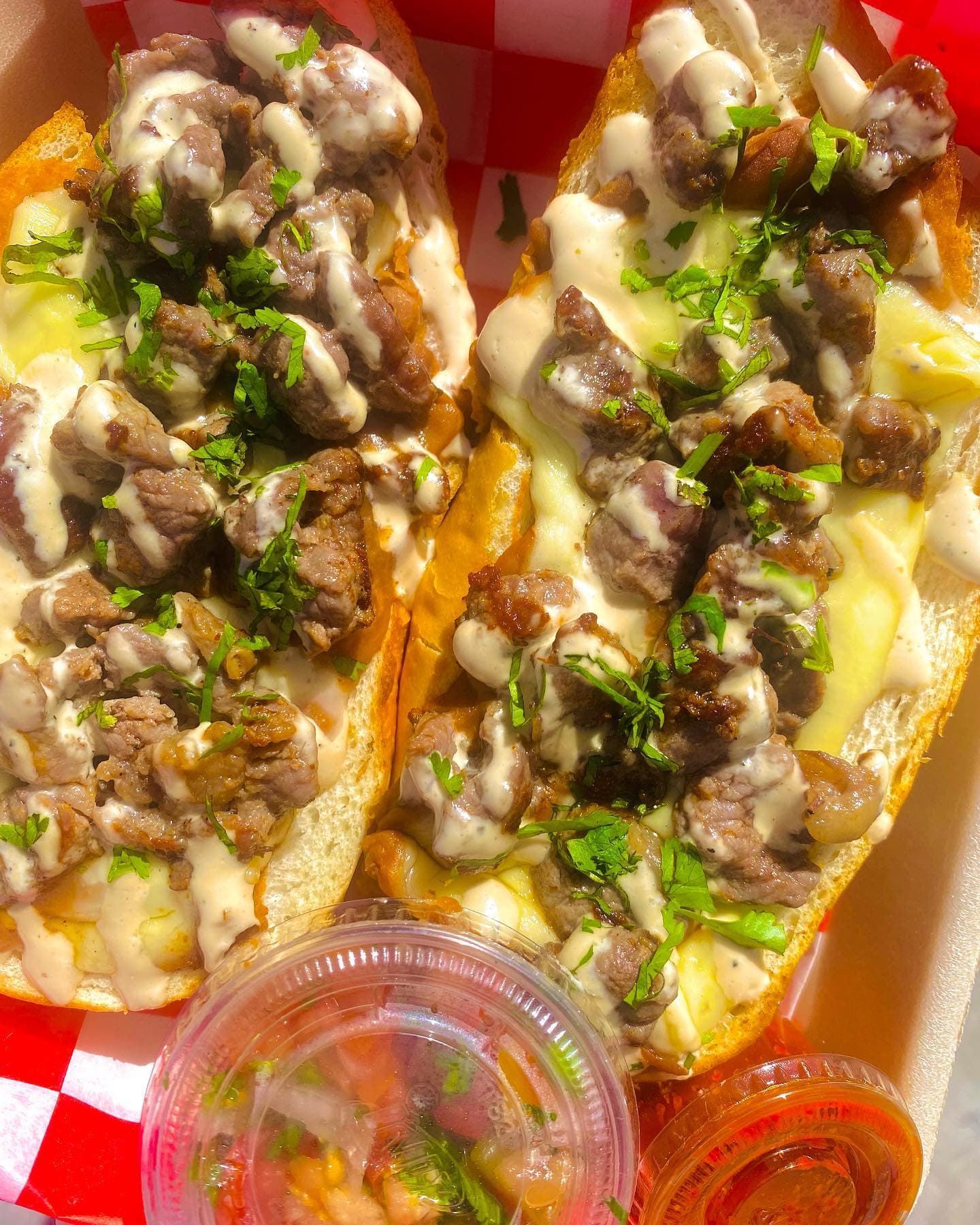 Combo 2 Molletes con Asada + 2 Jugos de Naranja