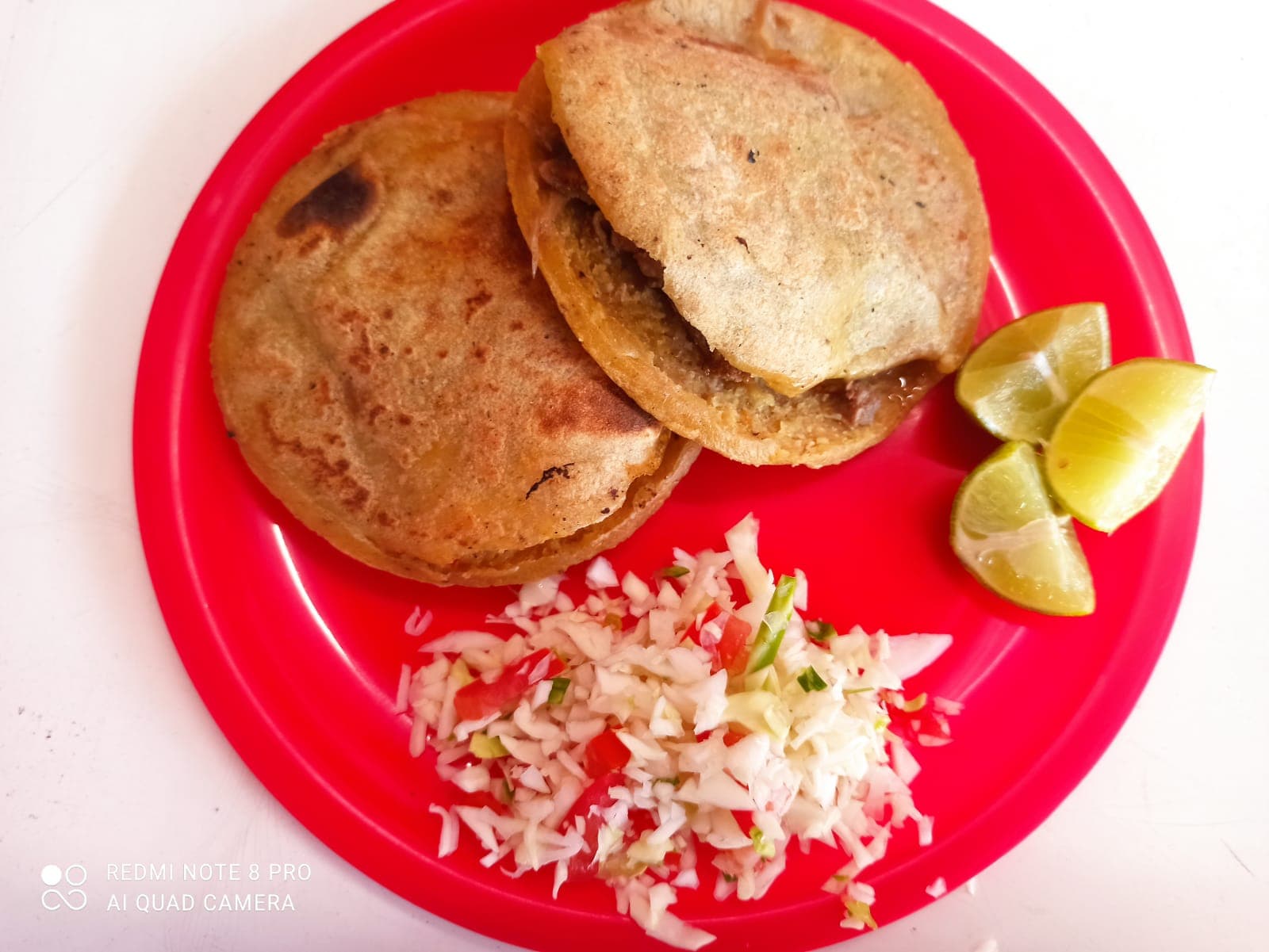 Gordita de Queso Asadero con Guiso