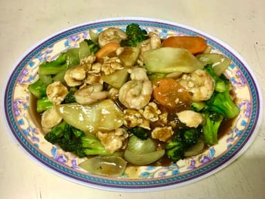 55. Camarones y Pollo en Salsa 鸡虾小炒