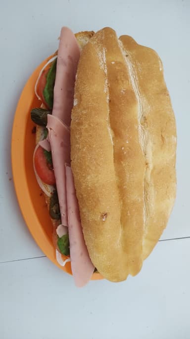 SALCHICHON CON QUESO