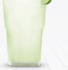 Jarra de limonada de pepino natural