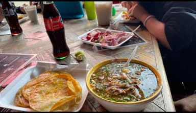 1/2 RICA BIRRIA DE RES Y TUETANO