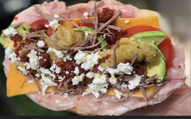 COMBO 4 ¨COMO CHINGADOS NO¨ 4 tortas MAS 2 REFRESC
