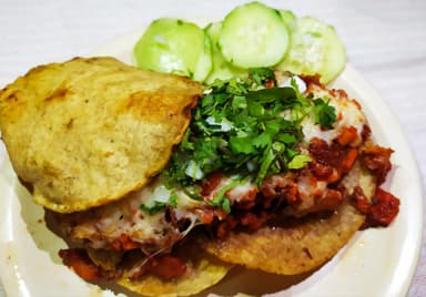 PASTOR volcan con 3 tostadas