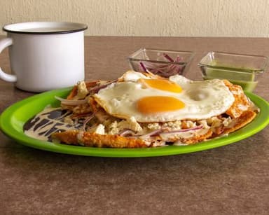 Chilaquiles con Dos Huevos