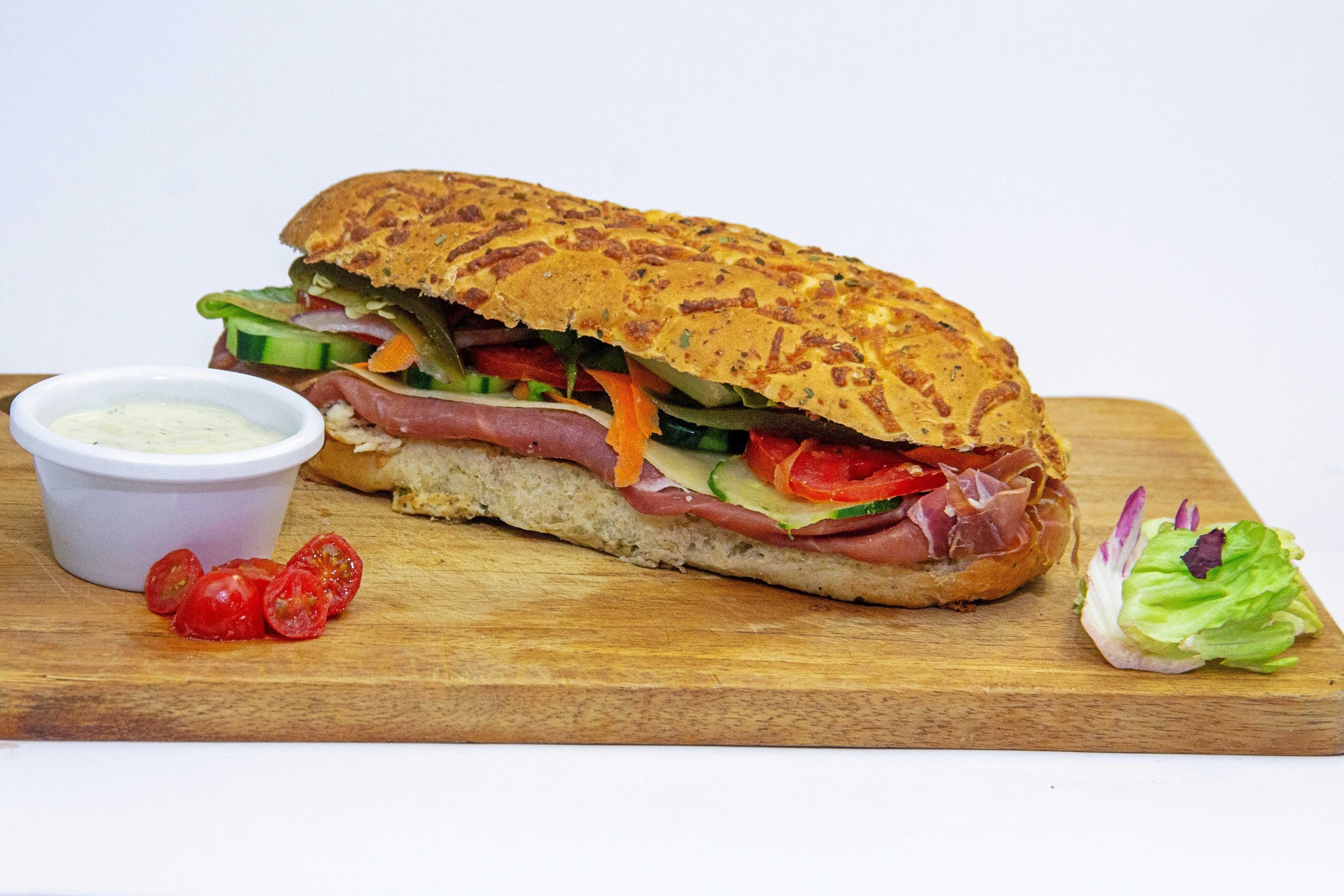 Combo 1 Baguette Jamón Serrano con Papas + 1 Agua