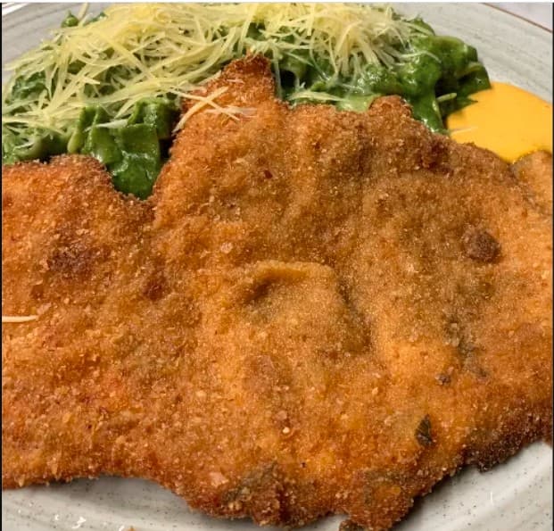 Milanesa con Fetuccini Verde
