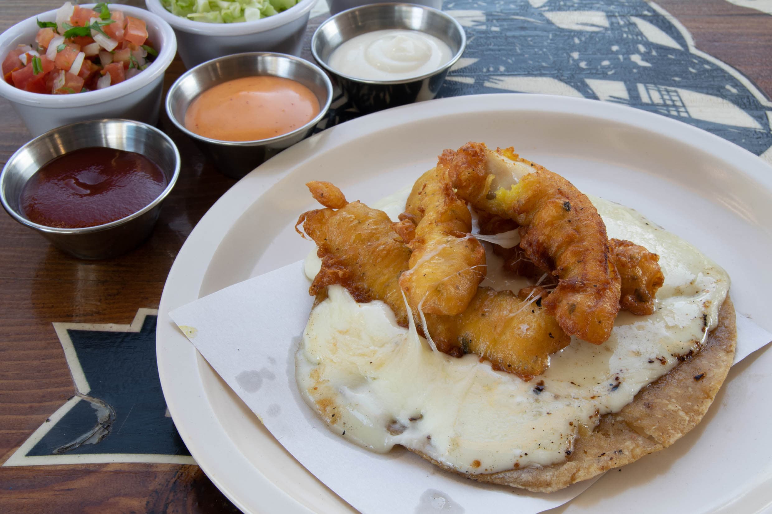 Quesadilla de Pescado Empanizado