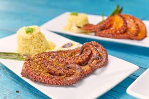 Pulpo En Salsa Tatemada