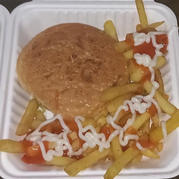 HAMBURGUESA CON PAPAS