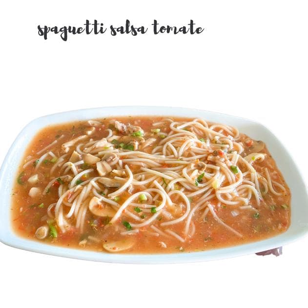 Spaguetti en Salsa de Tomate con Mariscos