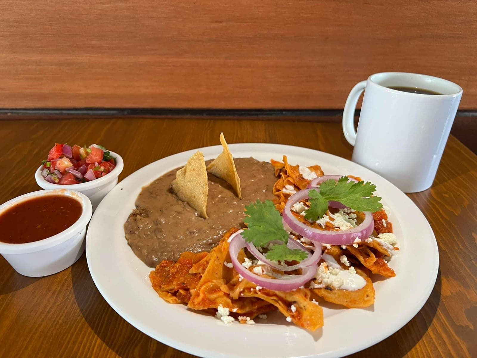 Chilaquiles y frijoles