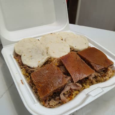 Combo: Lechona para 3 + Gaseosa 1.5 Lts postobón