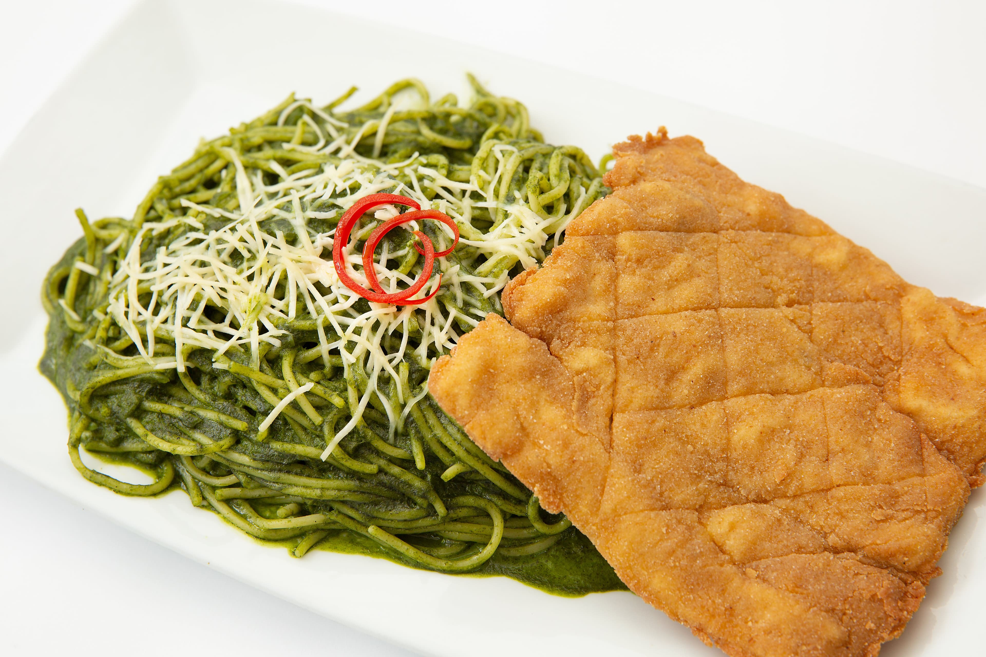 Tallarín Verde con Milanesa de Pescado