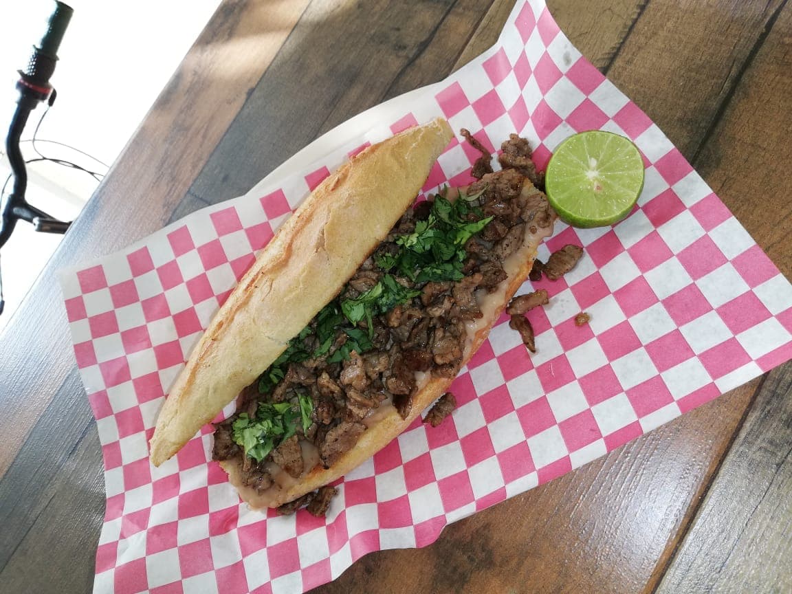 Lonche de Bistec o Chorizo