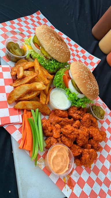 2 Hamburguesas Clásicas + 400 g Papas + Boneless