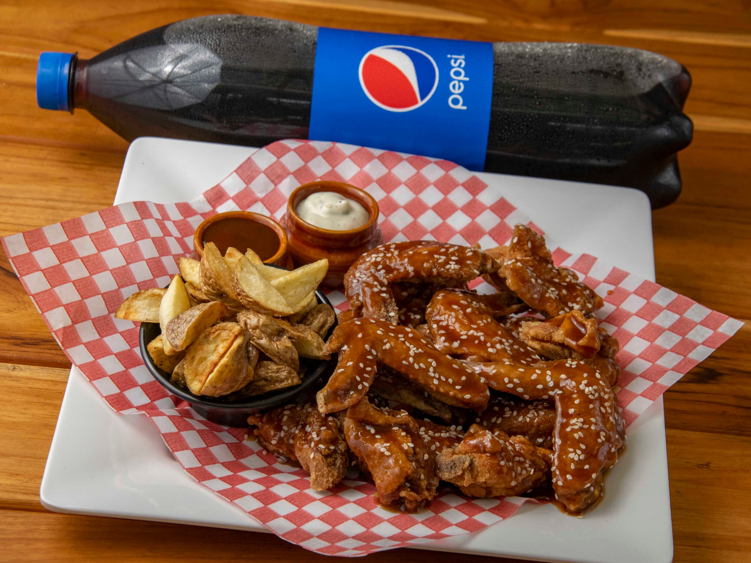10 Piezas de Alitas + Papas +  (Llévalas en combo)