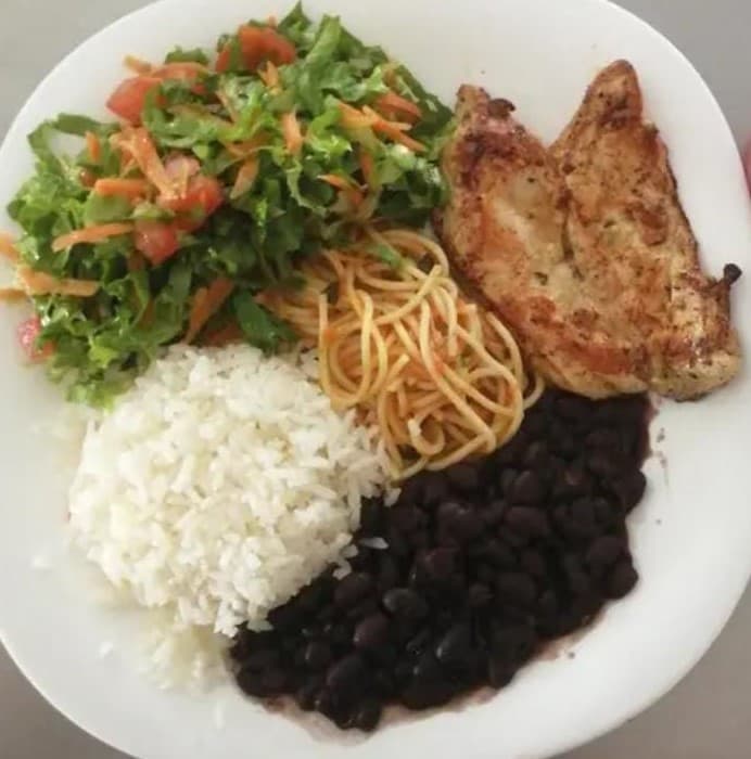 Combo-Casado con Pollo en Salsa + Refresco