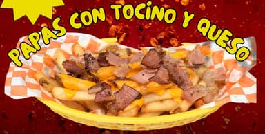 Papas fritas con queso cheddar y tocino