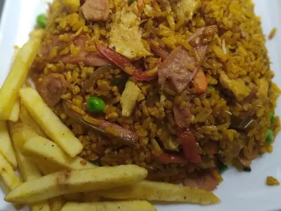Combo Arroz con Pollo con Chuleta y Papas