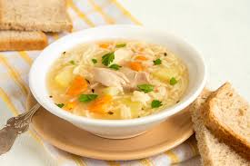 Caldo con Pollo Desmenusado