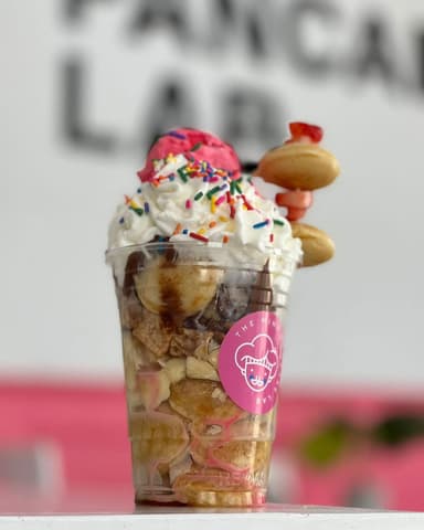 Pancakes Cup más Malteada Fresa