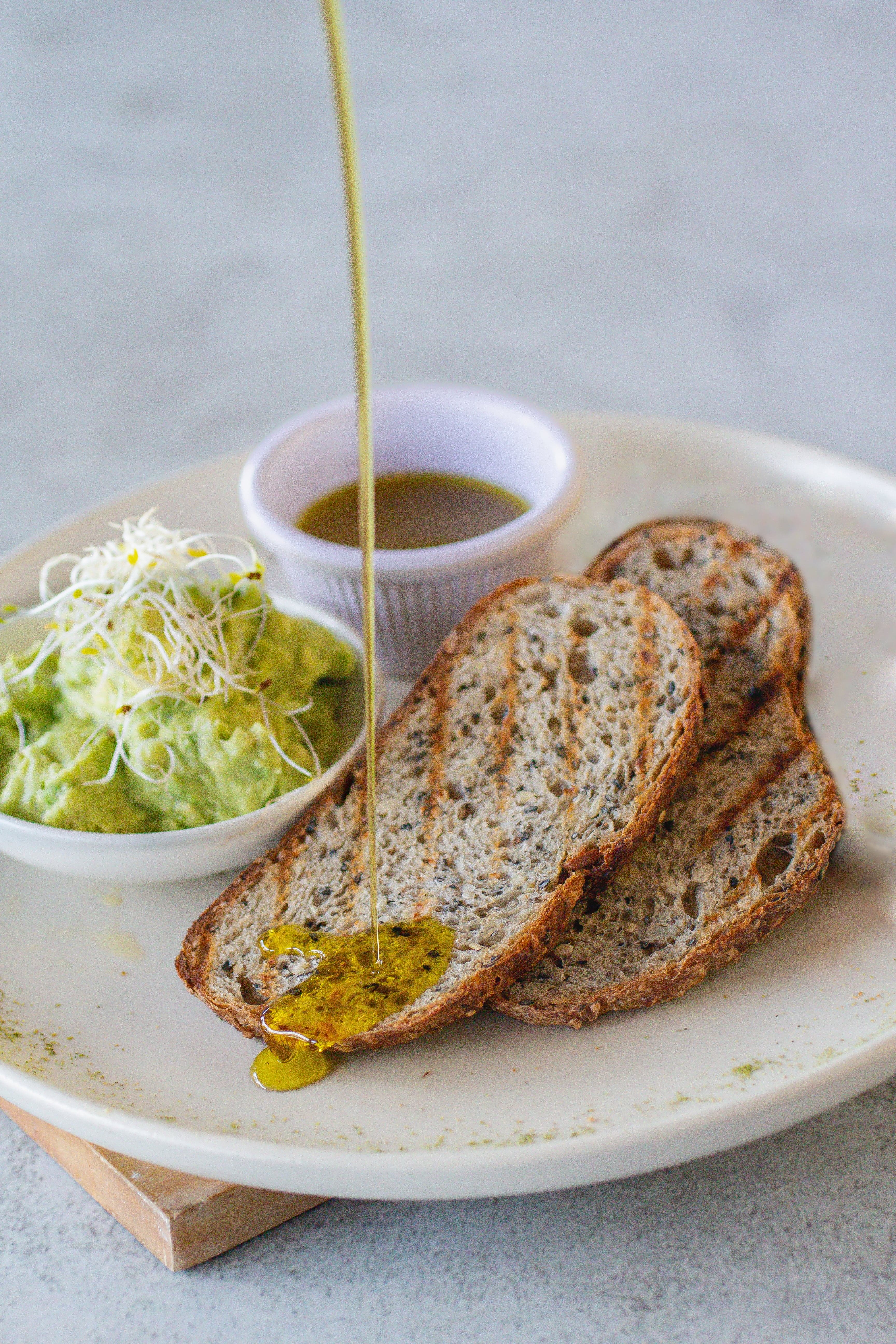 Tostadas con Palta y Aceite de Oliva