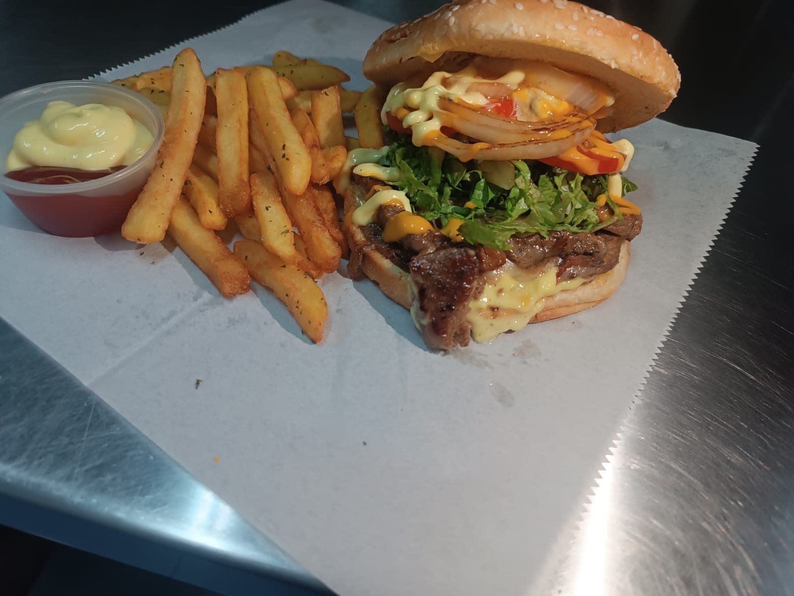 Bistec Burguer con Papas