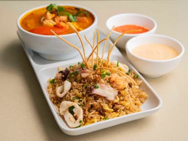 Parihuela y Chaufa de Mariscos