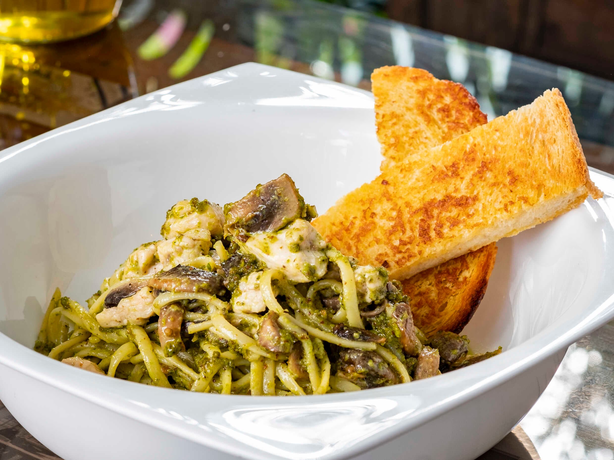 Pasta Pesto con Pollo