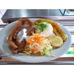 Almuerzo con Chicharron