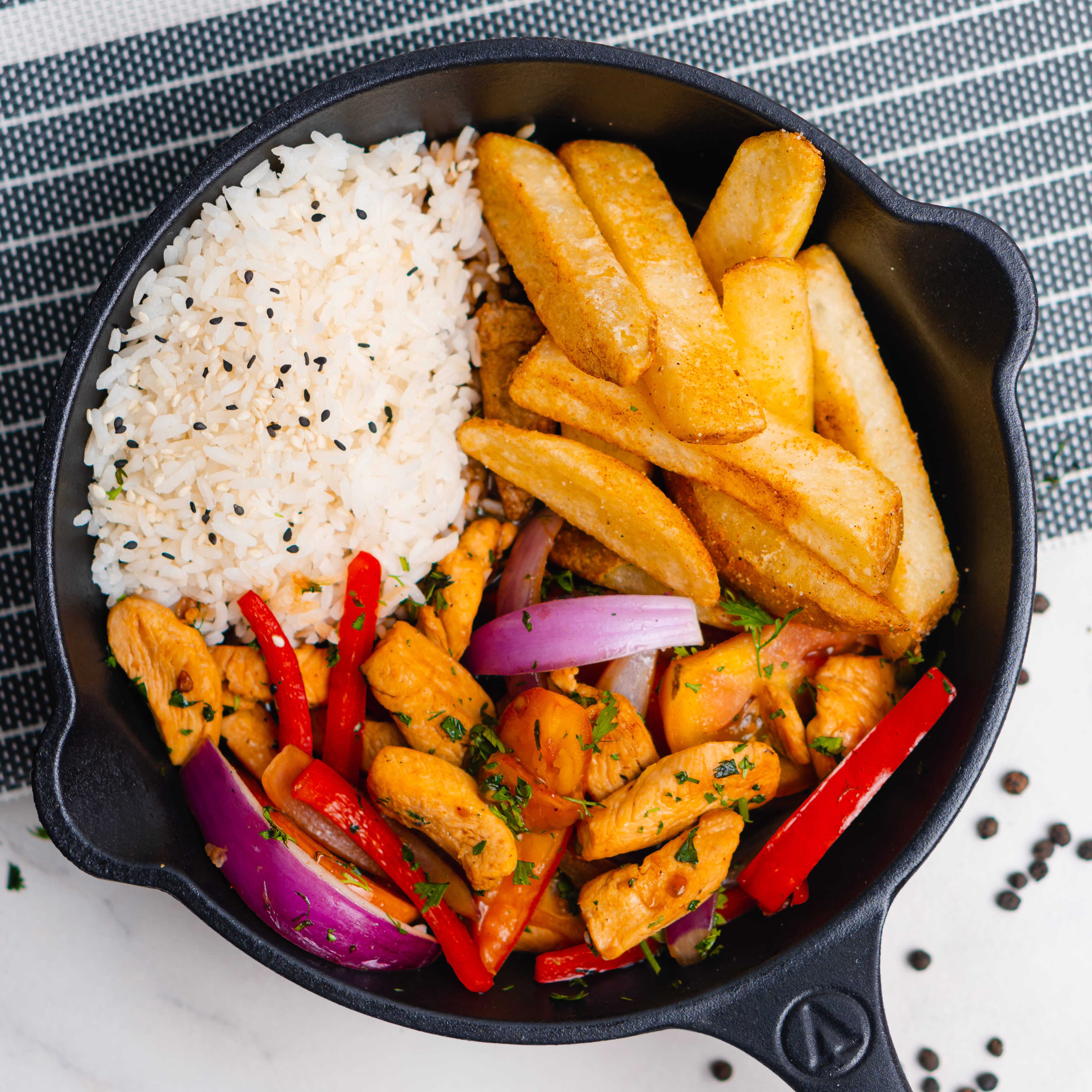 Pollo Saltado.