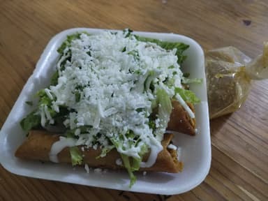 Tacos Dorados de Pollo X4