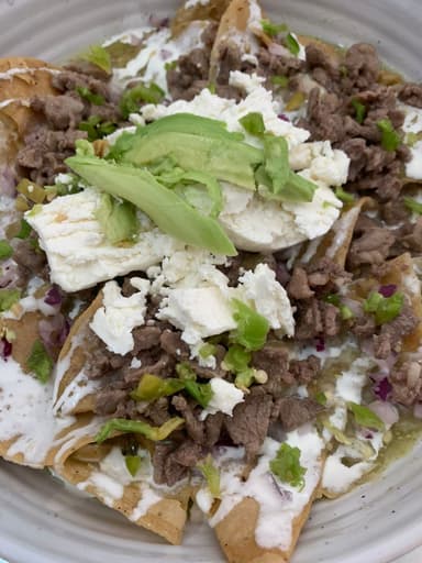 Chilaquiles con Arrachera