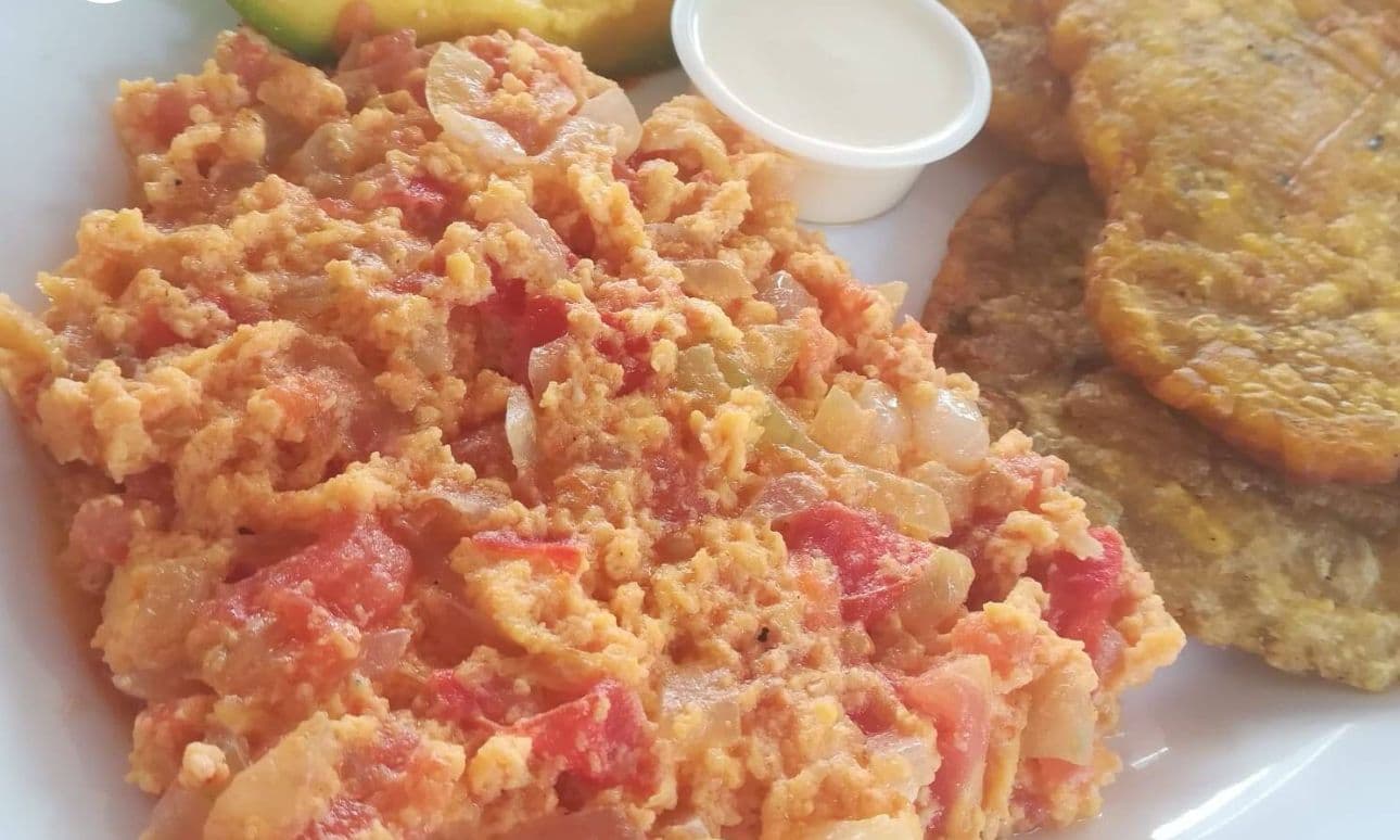 Huevos Perico + Patacón + Queso
