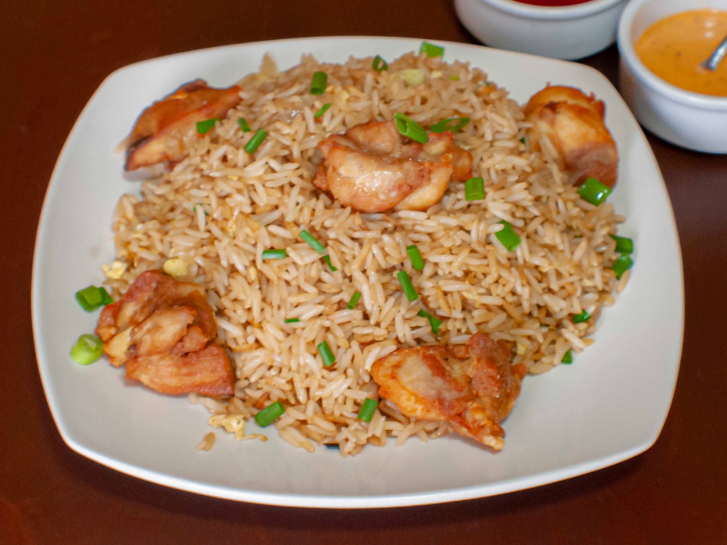 Chaufa de Pollo en Trozos