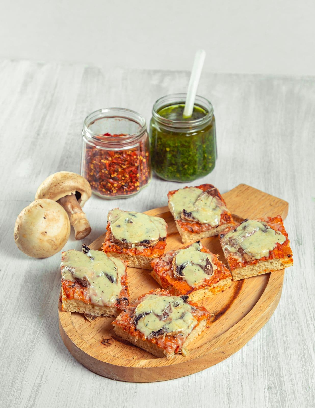 Pan de Ajo con Champiñones y Queso Azul