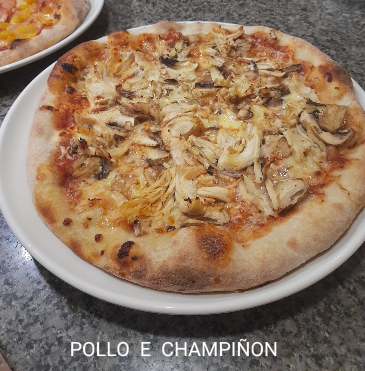 Pizza Clásica Pollo e Funghi