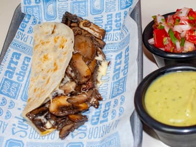 QUESADILLA CON CHAMPIÑONES