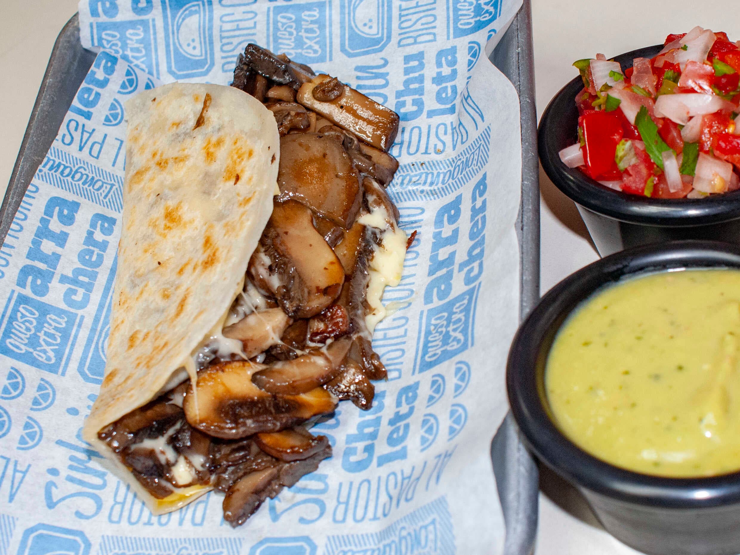 QUESADILLA CON CHAMPIÑONES